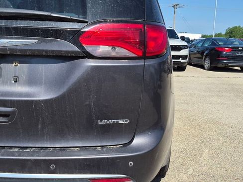 Used 2020 Chrysler Pacifica Limited FWD image 9