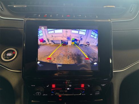 Used 2025 Jeep Grand Cherokee Laredo X w/ Luxury Tech Group I image 18