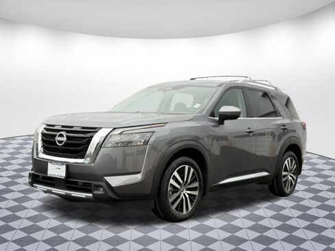New 2025 Nissan Pathfinder Platinum w/ Cargo Package image 3
