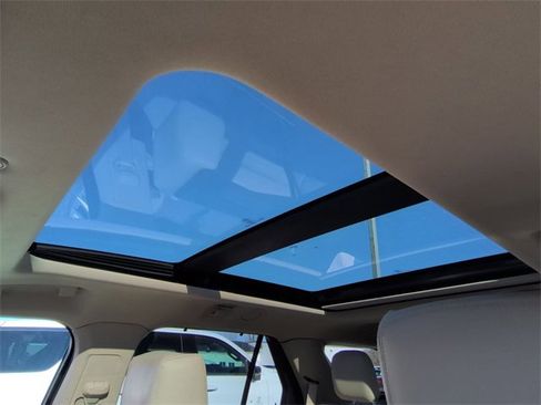 Used 2023 Ford Explorer Platinum w/ Technology Package image 12