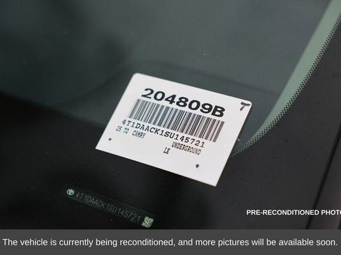 Used 2025 Toyota Camry LE w/ Convenience Package image 35