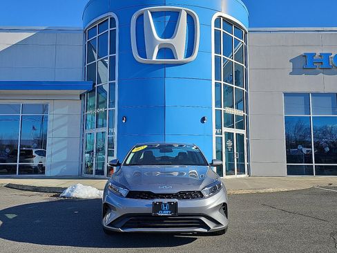 Used 2023 Kia Forte LXS w/ LXS Technology Package image 2