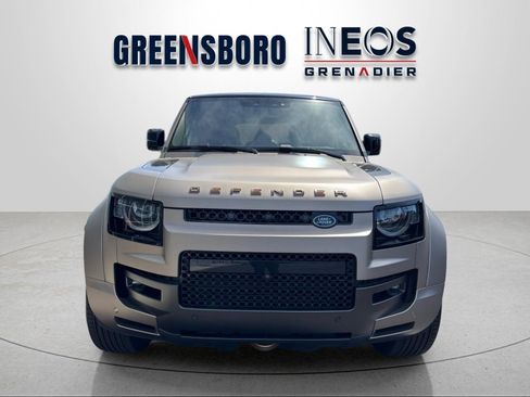 Used 2025 Land Rover Defender 110 AWD/4WD image 8