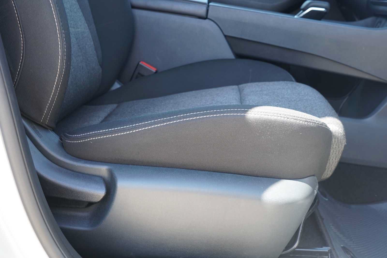 Used 2025 Nissan Rogue SV FWD image 25