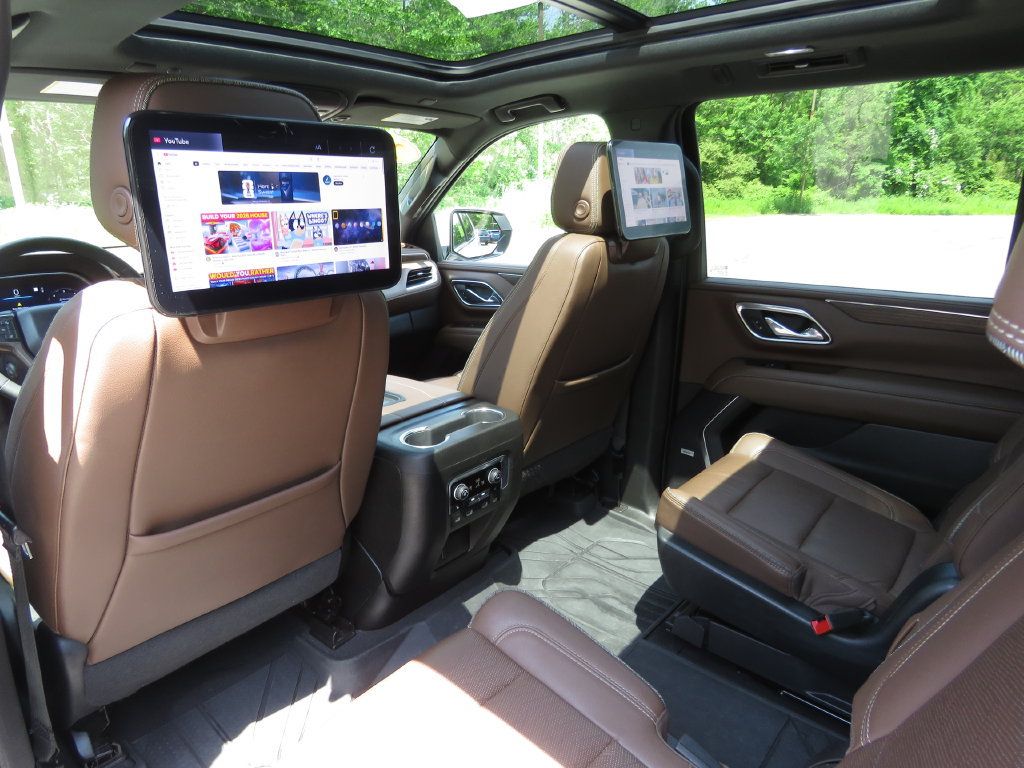 Used 2023 Chevrolet Suburban High Country w/ Premium Package 2 AWD/4WD image 24