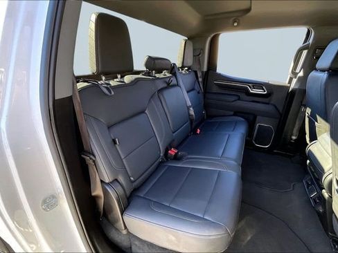 Used 2025 GMC Sierra 1500 SLT image 17