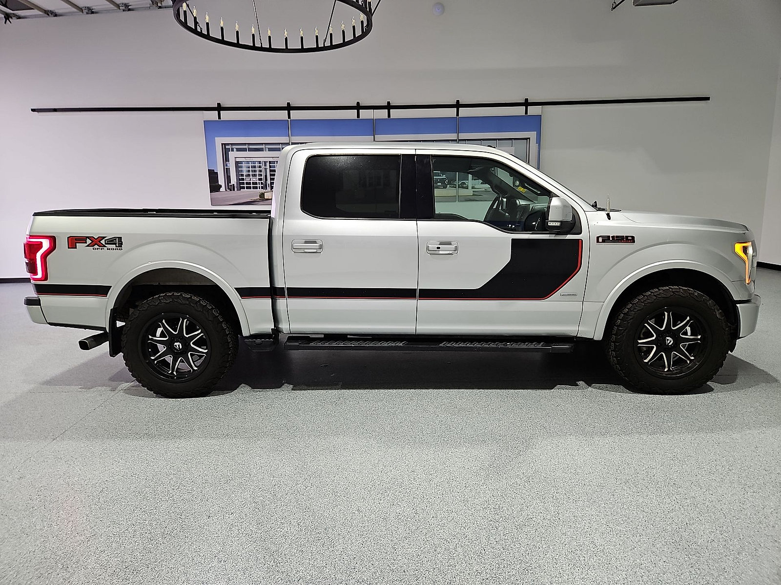 Used 2017 Ford F150 Lariat w/ Equipment Group 502A Luxury AWD/4WD image 9