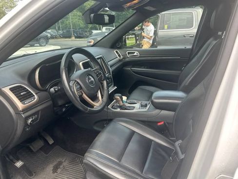 Used 2017 Jeep Grand Cherokee Limited AWD/4WD image 2