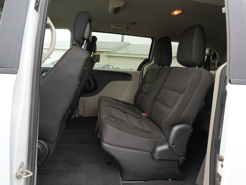 Used 2018 Dodge Grand Caravan SE w/ UConnect Hands-Free Group FWD image 18