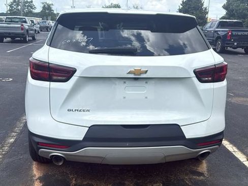 Used 2025 Chevrolet Blazer LT FWD image 5