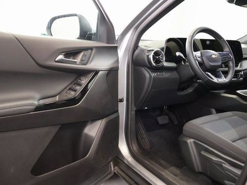 New 2025 Chevrolet Equinox LT image 8