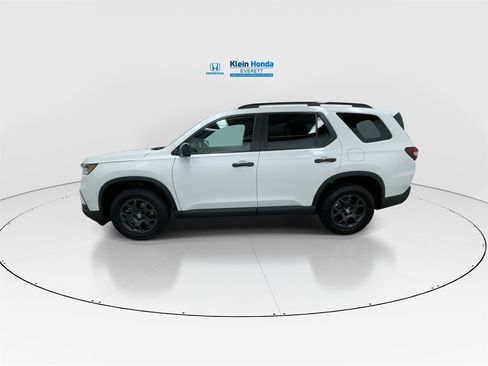 Used 2025 Honda Pilot TrailSport image 7