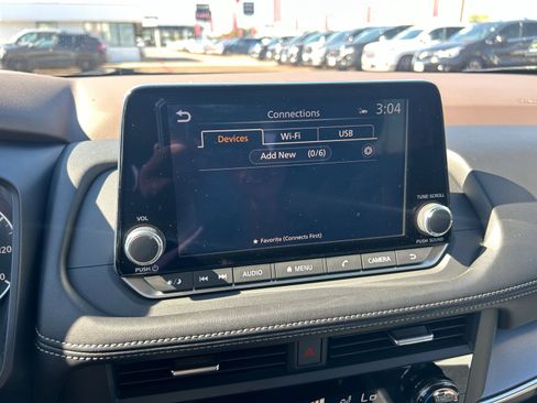 Used 2023 Nissan Rogue SV image 15