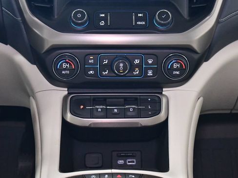Used 2023 GMC Acadia Denali w/ Denali Ultimate Package AWD/4WD image 18