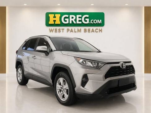 Used 2021 Toyota RAV4 XLE w/ Convenience Package FWD image 4
