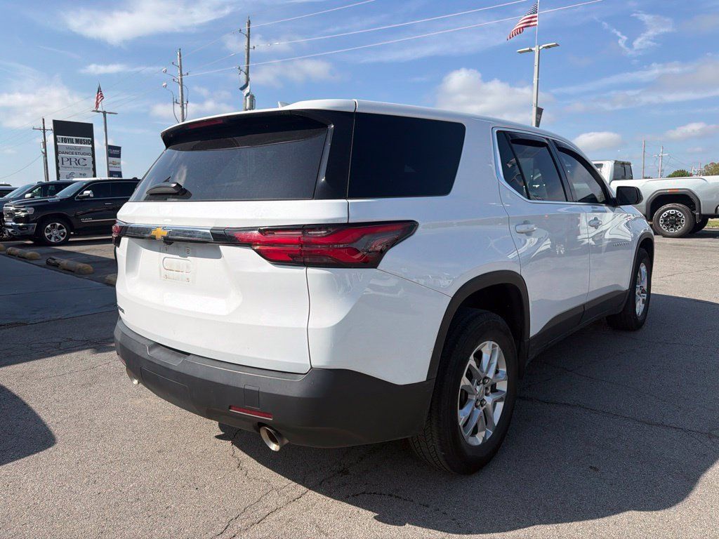 Used 2022 Chevrolet Traverse LS FWD image 2