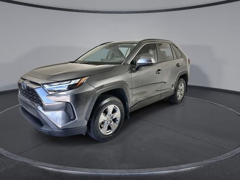 Used 2024 Toyota RAV4 XLE AWD/4WD image 4