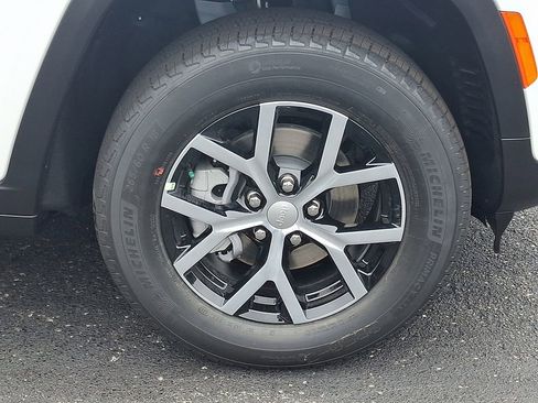 New 2025 Jeep Grand Cherokee Limited image 8