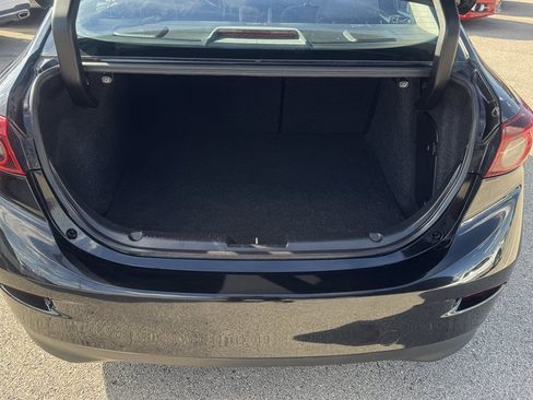 Used 2016 MAZDA MAZDA3 i Touring w/ Popular Equipment Package FWD image 10