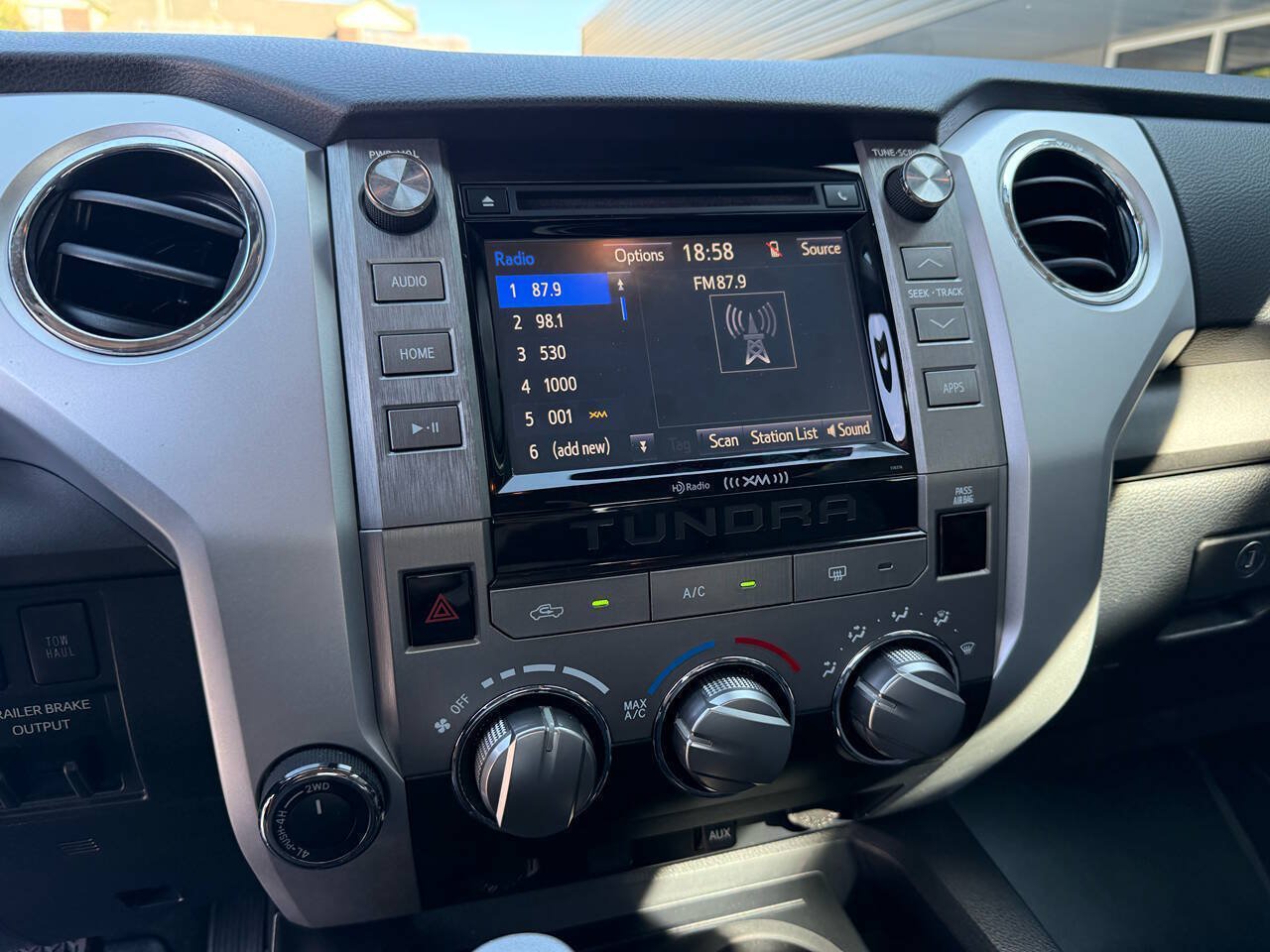 Used 2019 Toyota Tundra SR5 w/ SR5 Upgrade Package AWD/4WD image 20
