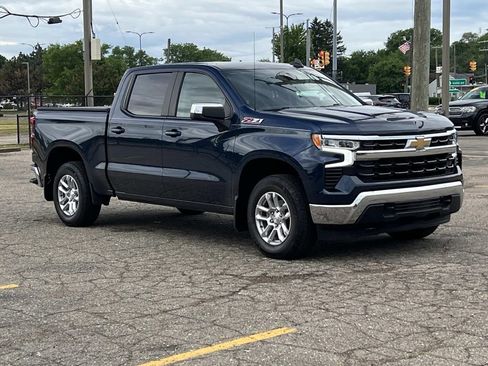 Used 2023 Chevrolet Silverado 1500 LT w/ Z71 Off-Road Package AWD/4WD image 7