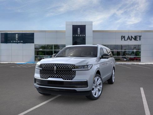 New 2025 Lincoln Navigator L Reserve image 2