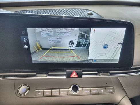 Used 2025 Hyundai Elantra SEL FWD image 17