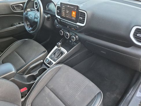 Used 2023 Hyundai Venue Limited FWD image 16