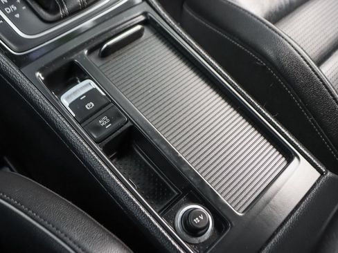 Used 2018 Volkswagen Golf R 4-Door AWD/4WD image 33