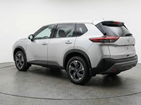Used 2025 Nissan Rogue SV FWD image 6
