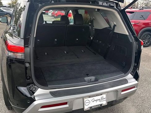 Certified 2025 Nissan Pathfinder SL image 37