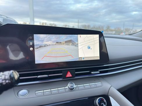 New 2025 Hyundai Elantra SEL image 19