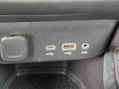 Used 2023 Chevrolet TrailBlazer LT FWD image 23