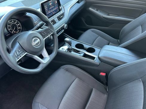 Used 2025 Nissan Altima 2.5 SV FWD image 11
