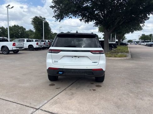 Certified 2023 Jeep Grand Cherokee Trailhawk w/ Luxury Tech Group III AWD/4WD image 6