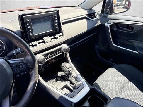 Used 2019 Toyota RAV4 LE FWD image 14
