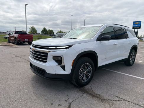 New 2026 Chevrolet Traverse LT w/ Enhanced Driving Package FWD image 7