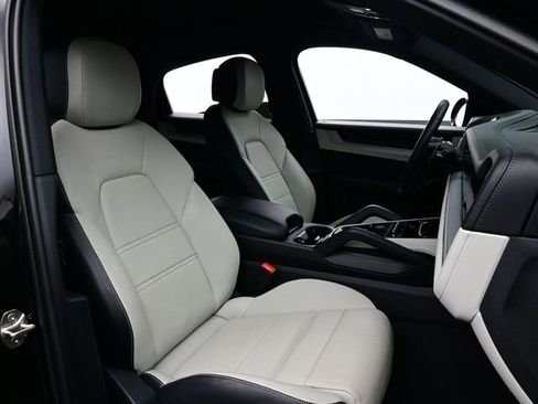 Certified 2024 Porsche Cayenne Coupe AWD/4WD image 18