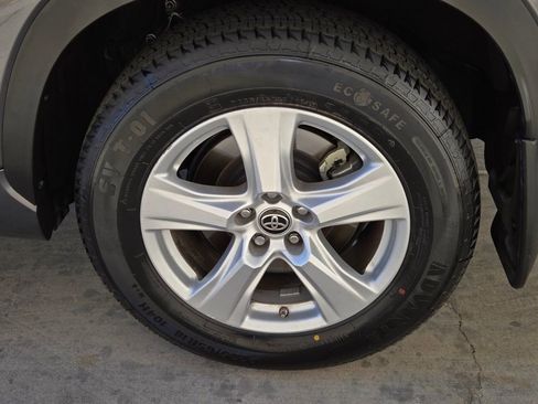 Used 2023 Toyota Highlander LE image 10