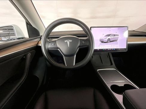Used 2025 Tesla Model Y Long Range AWD/4WD image 4