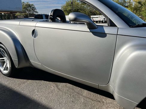 Used 2004 Chevrolet SSR w/ Preferred Equipment Group image 37