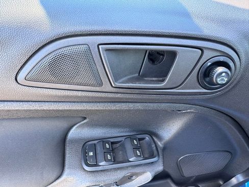 Used 2011 Ford Fiesta SES image 18