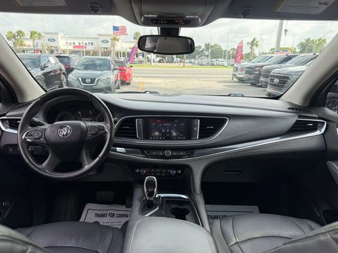 Used 2020 Buick Enclave Essence FWD image 10