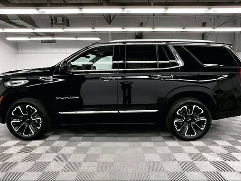 Used 2025 GMC Yukon Elevation w/ Elevation Premium Package AWD/4WD image 14