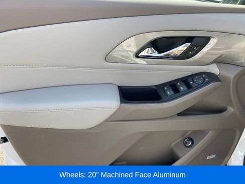 Used 2020 Chevrolet Traverse LT w/ LT Premium Package FWD image 17