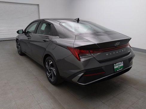 Used 2025 Hyundai Elantra Limited FWD image 5