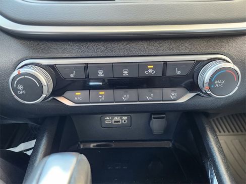 Used 2021 Nissan Altima 2.5 SV w/ SV Premium Package image 17