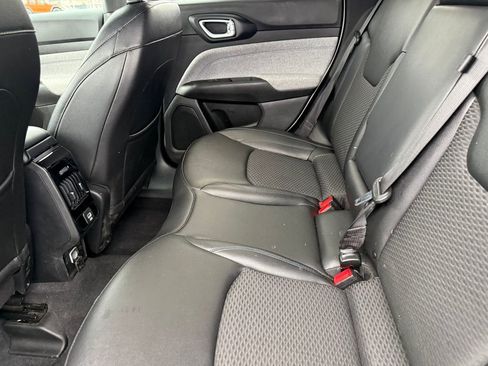 Used 2024 Jeep Compass Latitude image 25