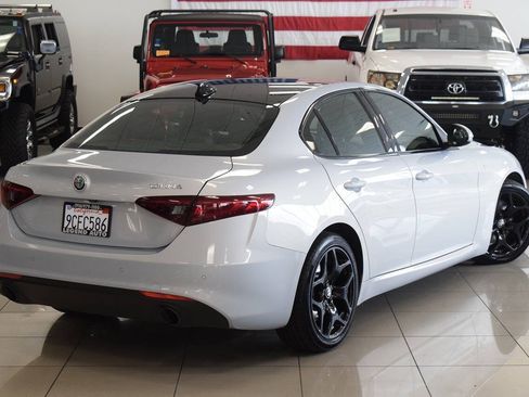 Used 2022 Alfa Romeo Giulia Ti RWD image 7