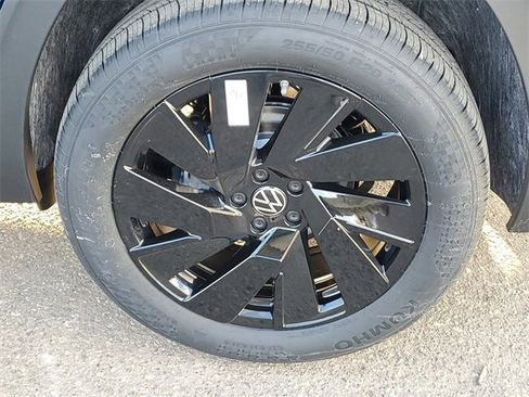 New 2025 Volkswagen Atlas SE image 5